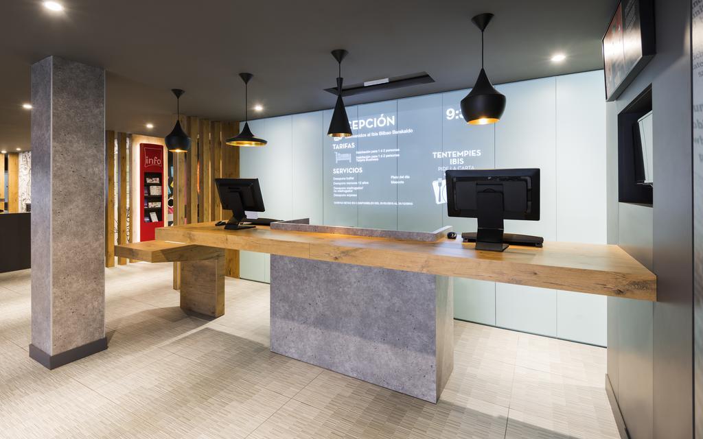 ホテル Ibis Bilbao バラカルド エクステリア 写真