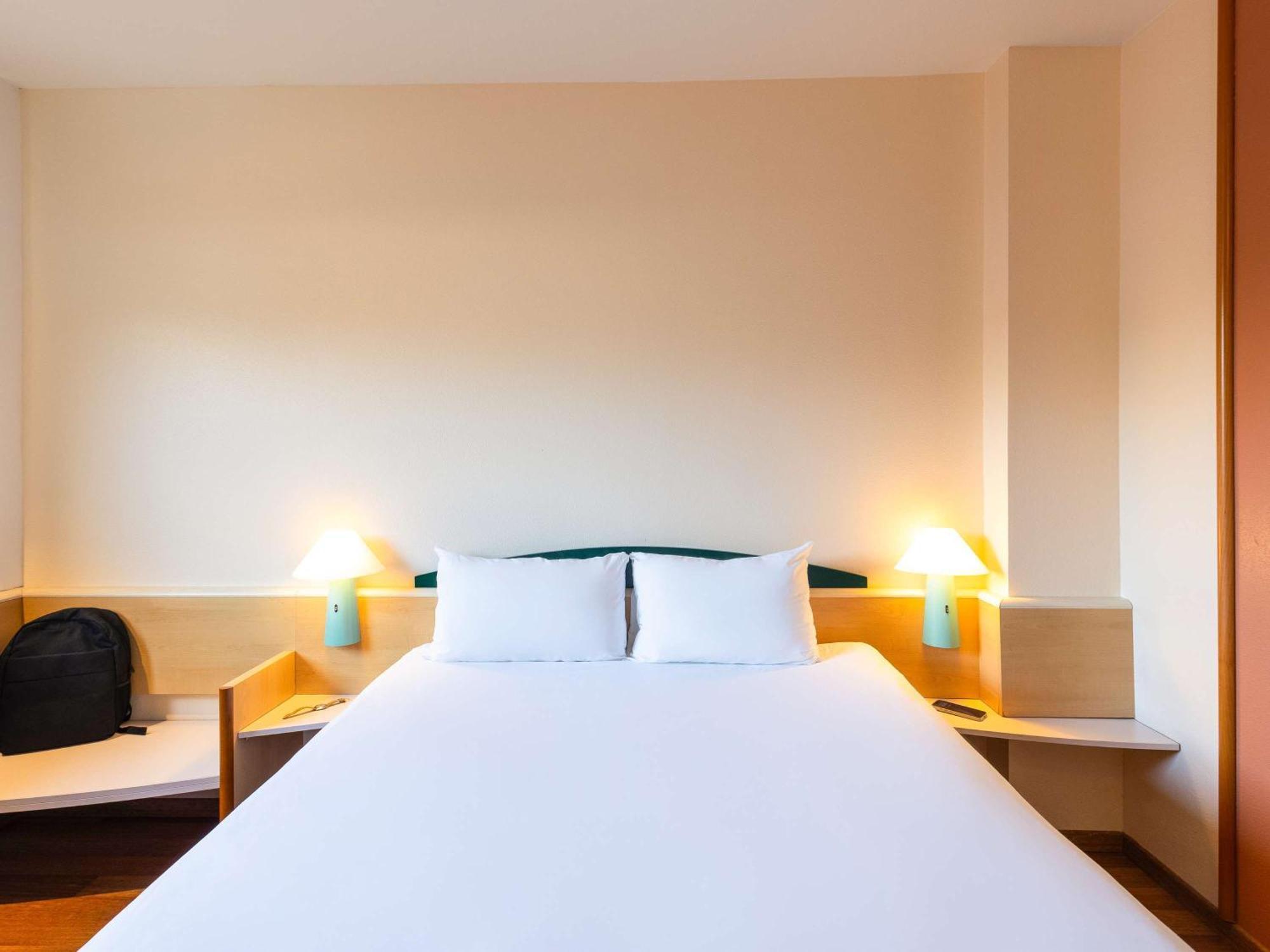 ホテル Ibis Bilbao バラカルド エクステリア 写真