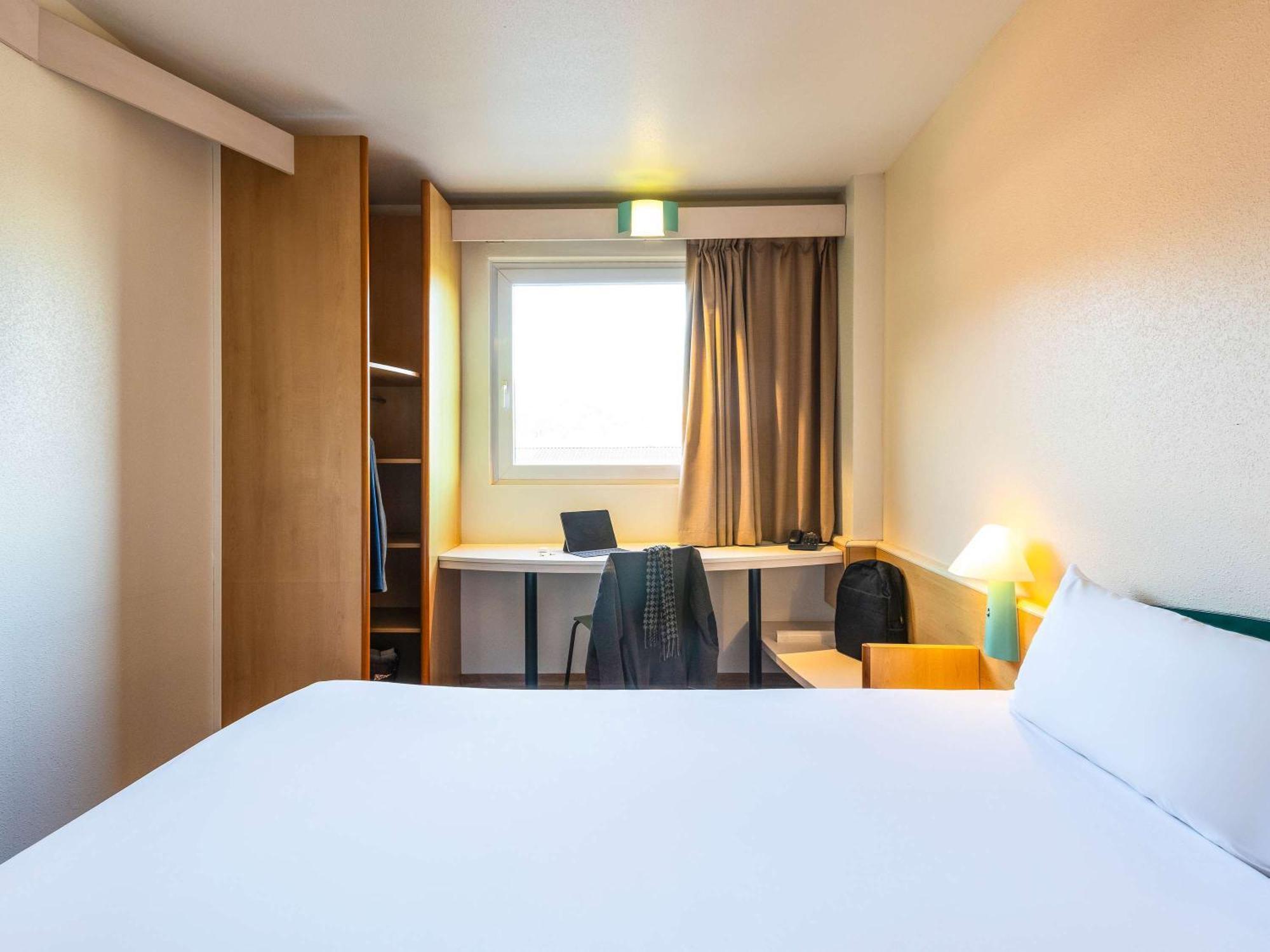 ホテル Ibis Bilbao バラカルド エクステリア 写真