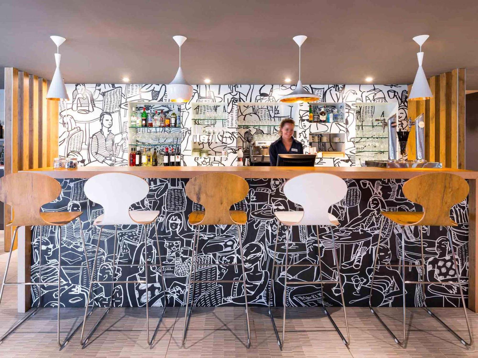 ホテル Ibis Bilbao バラカルド エクステリア 写真