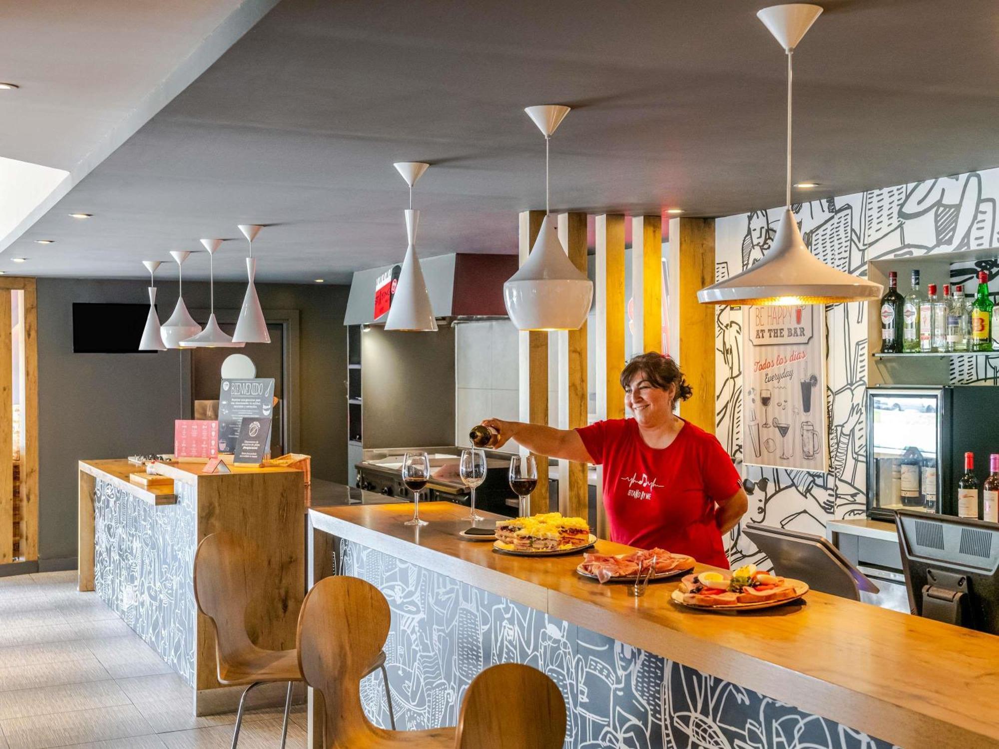 ホテル Ibis Bilbao バラカルド エクステリア 写真