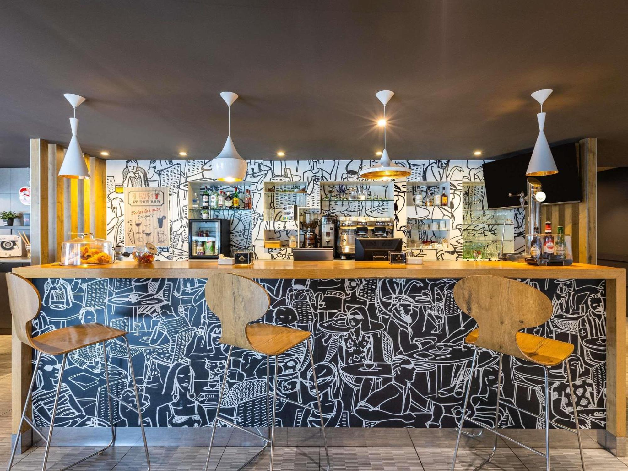 ホテル Ibis Bilbao バラカルド エクステリア 写真