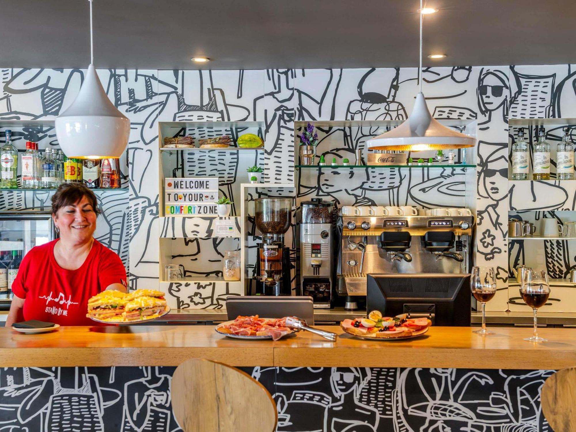 ホテル Ibis Bilbao バラカルド エクステリア 写真