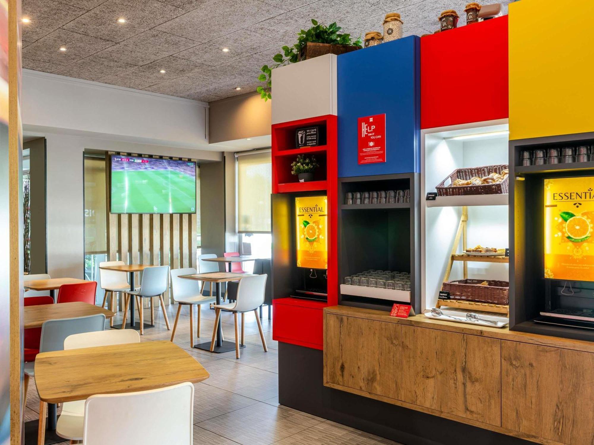 ホテル Ibis Bilbao バラカルド エクステリア 写真