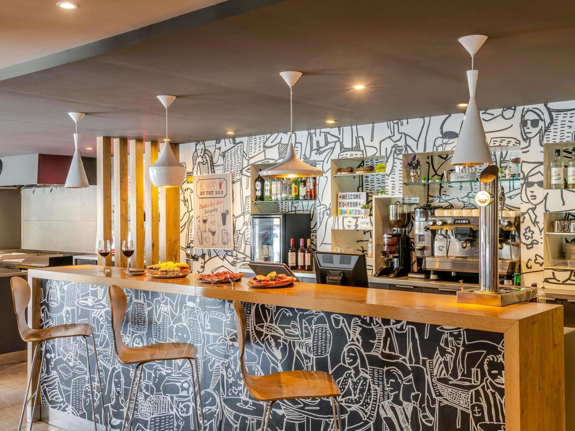 ホテル Ibis Bilbao バラカルド エクステリア 写真