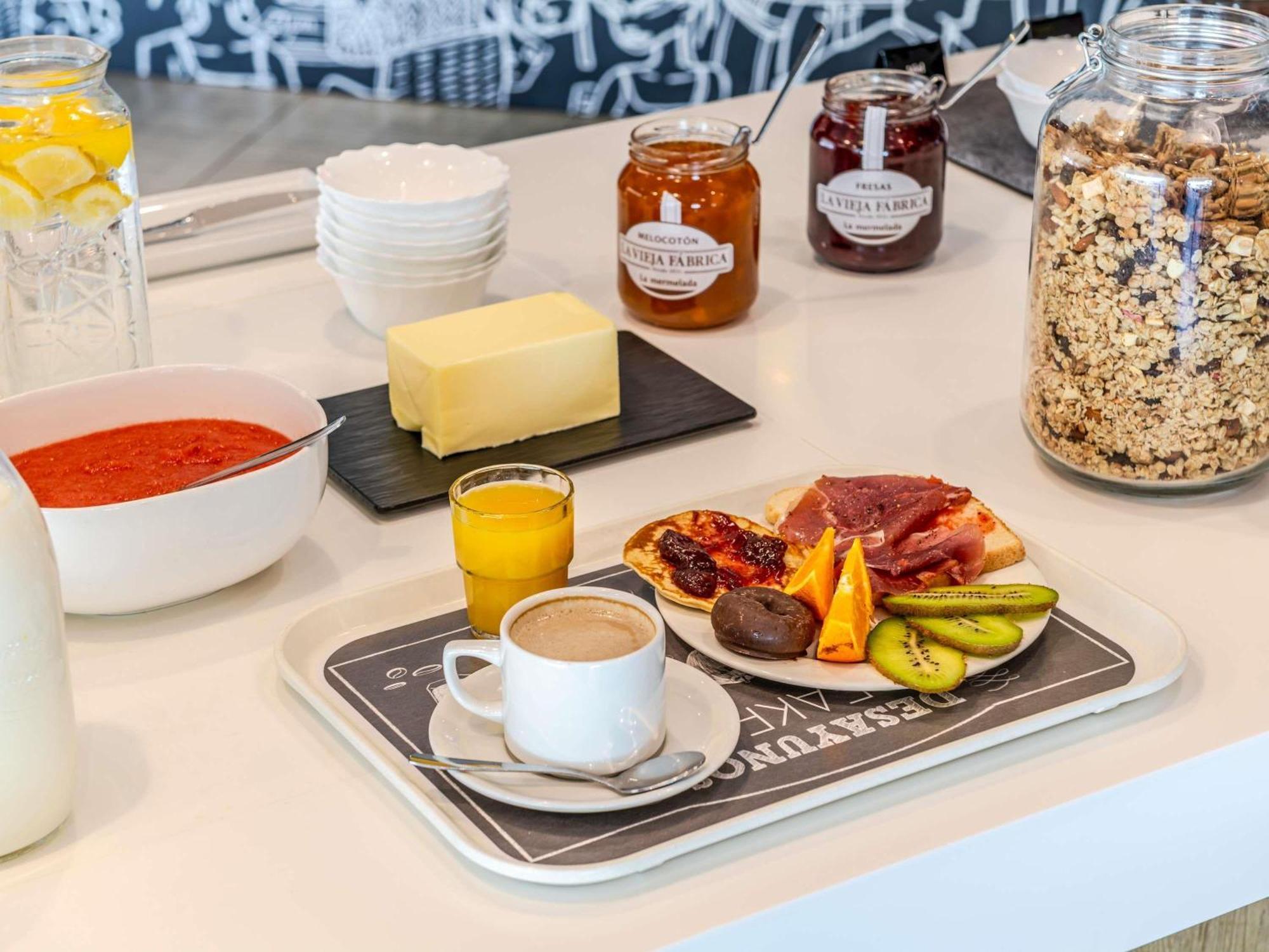 ホテル Ibis Bilbao バラカルド エクステリア 写真