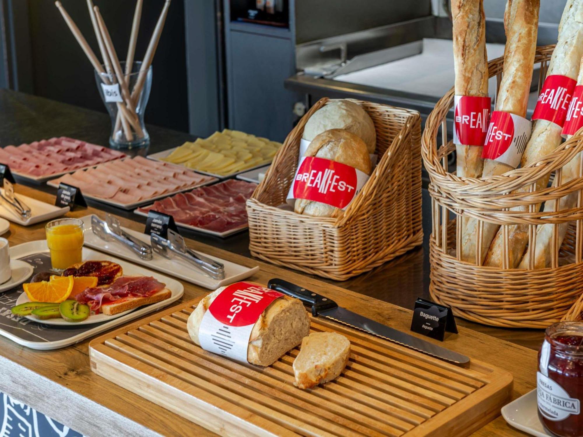 ホテル Ibis Bilbao バラカルド エクステリア 写真