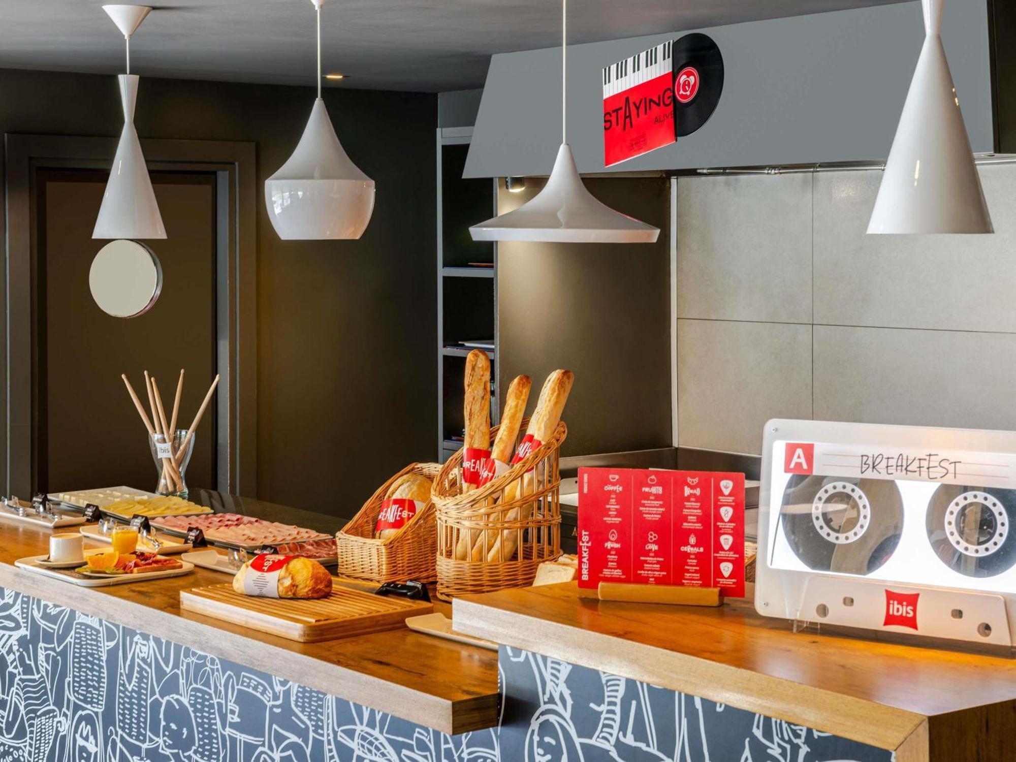 ホテル Ibis Bilbao バラカルド エクステリア 写真