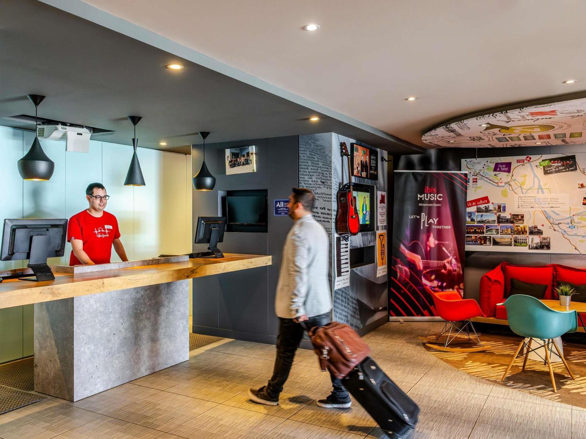 ホテル Ibis Bilbao バラカルド エクステリア 写真