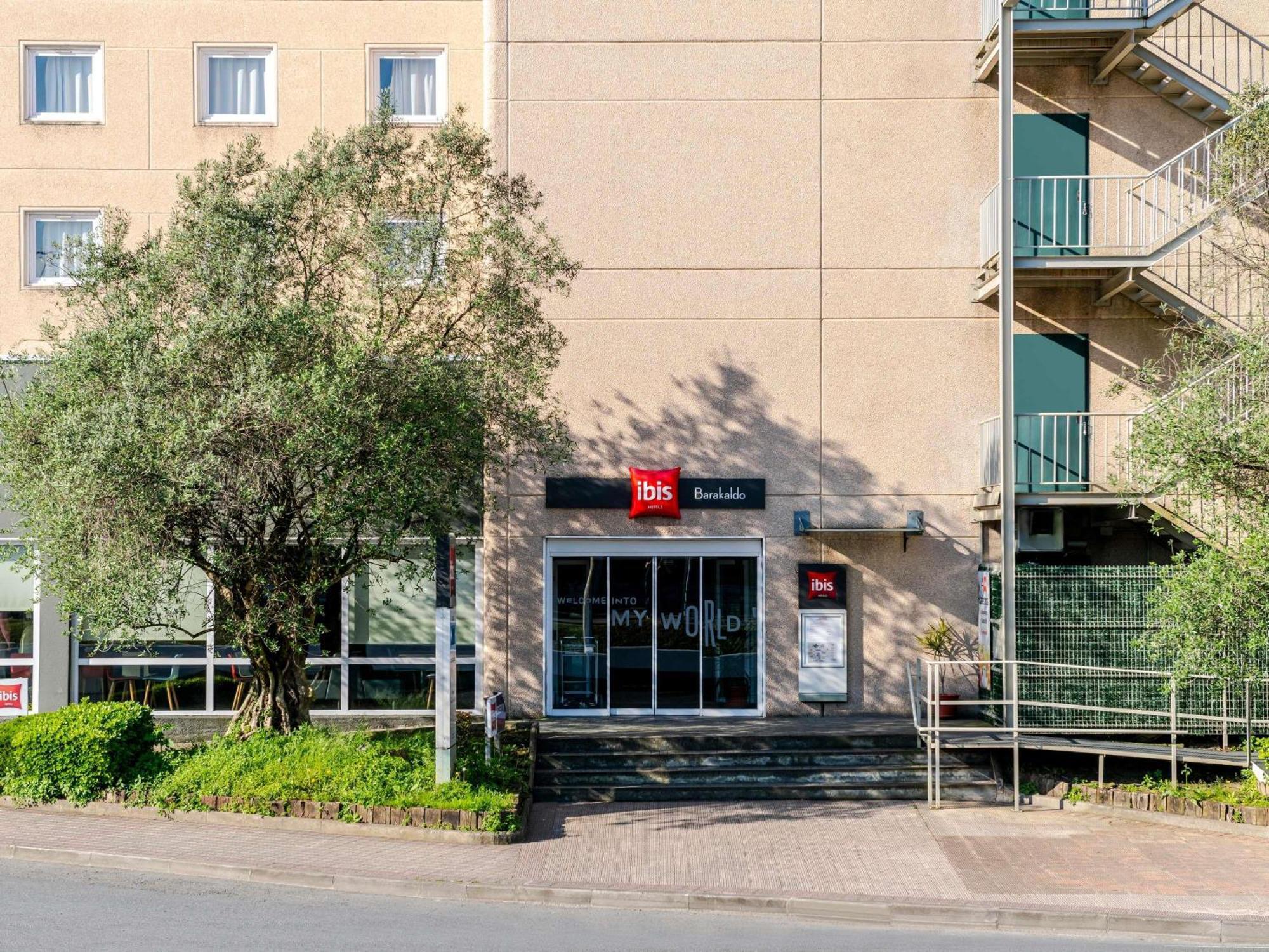 ホテル Ibis Bilbao バラカルド エクステリア 写真